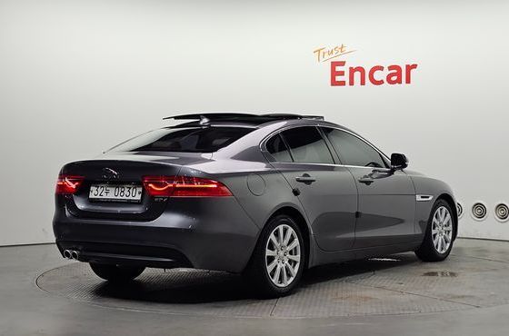 Jaguar XE 20d Prestige — пробег 125 918 км — фото 2 из 5
