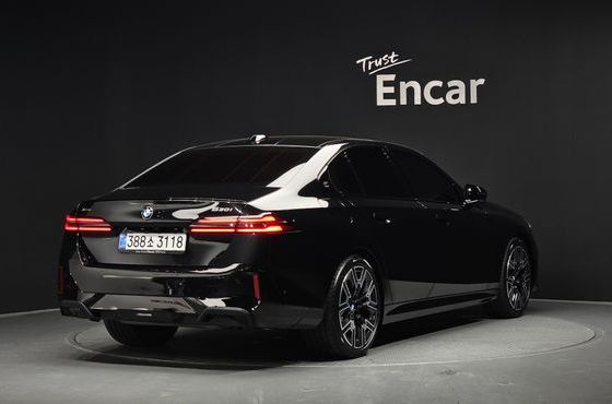 BMW 5-Series 530i xDrive M Sport Pro Special Edition — пробег 9 102 км — фото 2 из 5