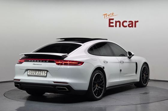 Porsche Panamera 3.0 AWD — пробег 81 497 км — фото 2 из 5