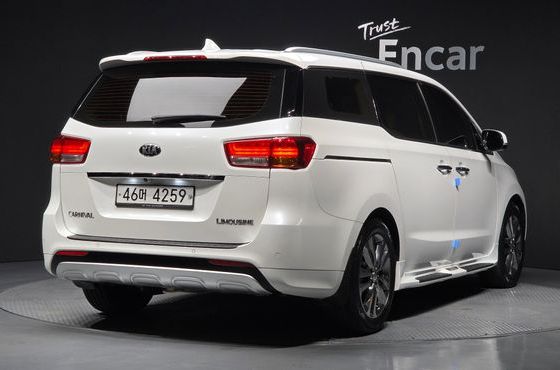 Kia Carnival Gasoline 7-seater Limousine President — пробег 56 448 км — фото 2 из 5