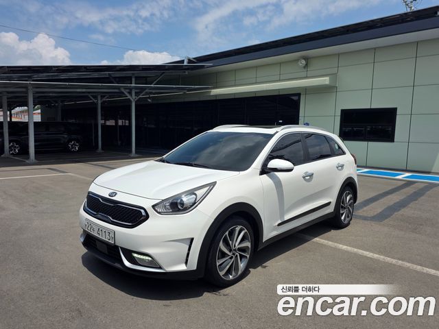 Kia Niro Prestige — пробег 113 000 км — фото 1 из 5