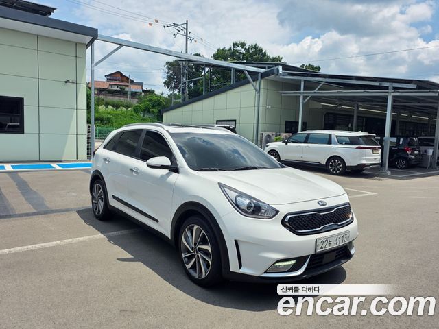 Kia Niro Prestige — пробег 113 000 км — фото 3 из 5
