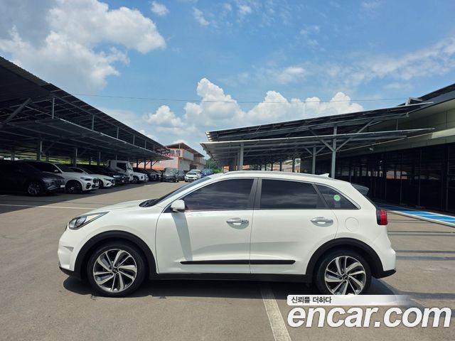 Kia Niro Prestige — пробег 113 000 км — фото 4 из 5