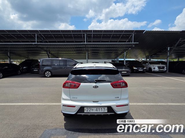 Kia Niro Prestige — пробег 113 000 км — фото 5 из 5