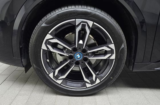 BMW iX2 eDrive 20 M Sport — пробег 7 208 км — фото 5 из 5