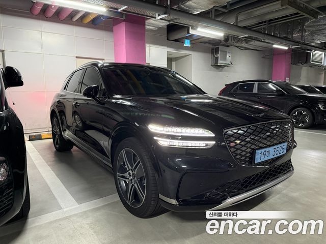 Genesis GV70 e-AWD — пробег 1 235 км — фото 3 из 5