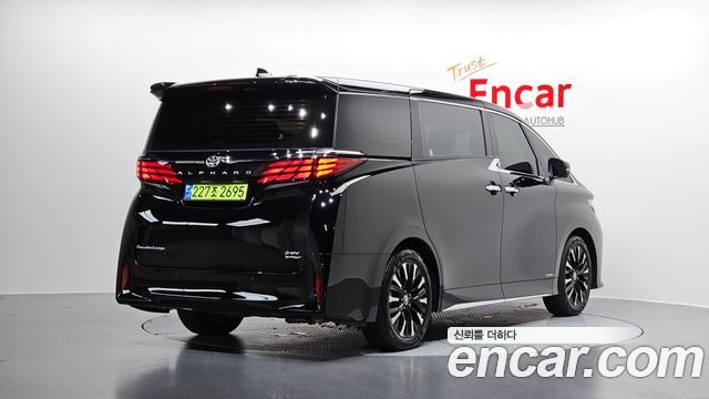 Toyota Alphard 2.5 HEV Executive AWD — пробег 3 627 км — фото 2 из 5