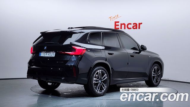BMW X1 xDrive 20i M Sport — пробег 13 635 км — фото 2 из 5