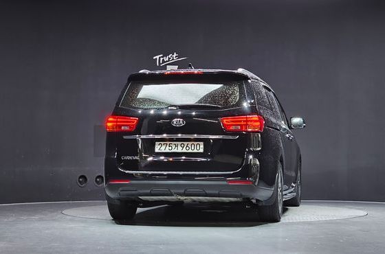 Kia Carnival 11-Seater Prestige — пробег 138 555 км — фото 4 из 5
