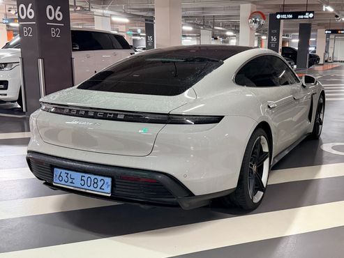 Porsche Taycan 4S — пробег 58 000 км — фото 4 из 5