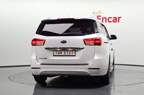 Kia Carnival 11-seater Prestige — пробег 136 215 км — фото 4 из 5