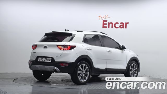 Kia Stonic 1.4 Prestige — пробег 8 765 км — фото 2 из 5