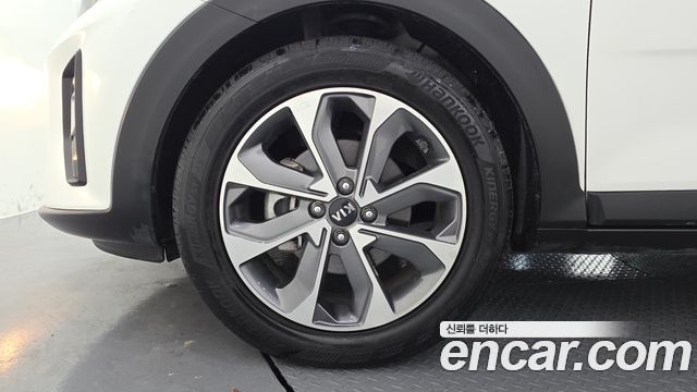 Kia Stonic 1.4 Prestige — пробег 8 765 км — фото 5 из 5