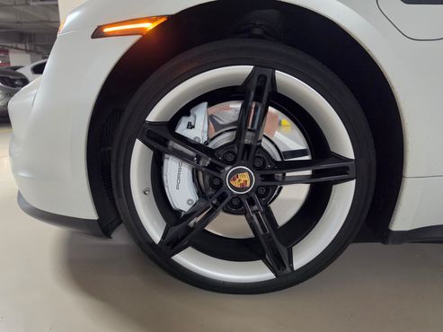 Porsche Taycan 4S — пробег 30 300 км — фото 5 из 5
