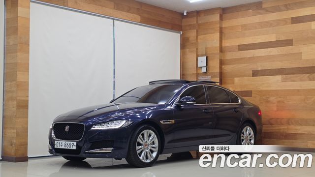 Jaguar XF 20d Portfolio AWD — пробег 122 157 км — фото 1 из 5