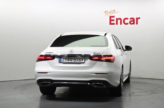 Mercedes-Benz E-Class E220d 4MATIC AMG Line — пробег 71 033 км — фото 4 из 5