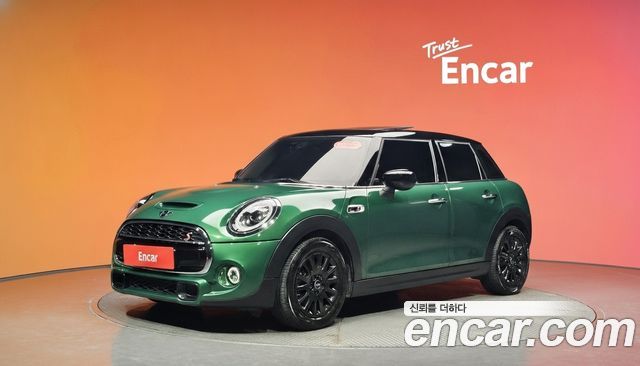 Mini Cooper 5Door Standard 3rd — пробег 45 804 км — фото 1 из 5