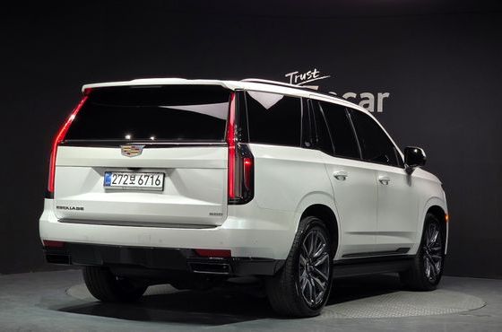 Cadillac Escalade 6.2 Sports Platinum — пробег 55 880 км — фото 2 из 5