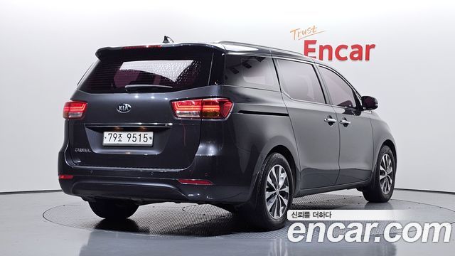Kia Carnival 11-seater Noblesse — пробег 125 935 км — фото 2 из 5