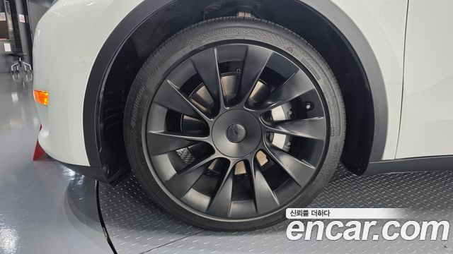 Tesla Model Y Long Range AWD — пробег 72 026 км — фото 5 из 5