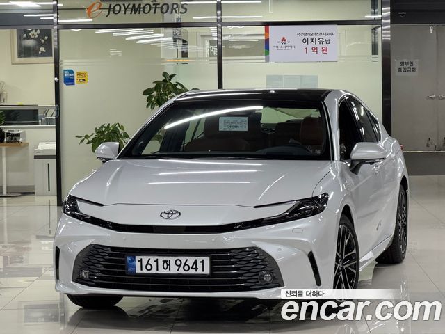 Toyota Camry 2.5 XLE Premium Hybrid — пробег 4 км — фото 1 из 5