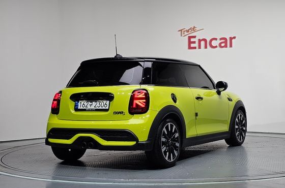 Mini Cooper Classic Third Generation — пробег 24 090 км — фото 2 из 5