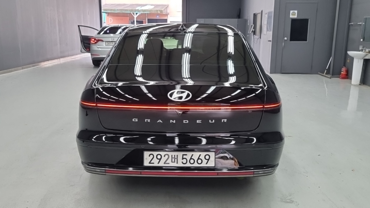 Hyundai Grandeur 2,5 Gasoline 2WD Calligraphy — пробег 38 000 км — фото 4 из 5
