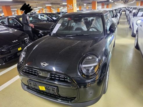 Mini Cooper 5Door Essential — пробег 1 км — фото 1 из 5