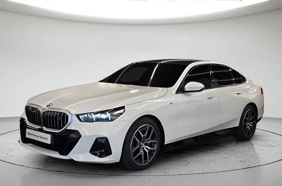 BMW i5 eDrive 40 M Sport — пробег 23 244 км — фото 1 из 5