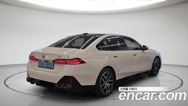 BMW i5 eDrive 40 M Sport — пробег 23 244 км — фото 2 из 5