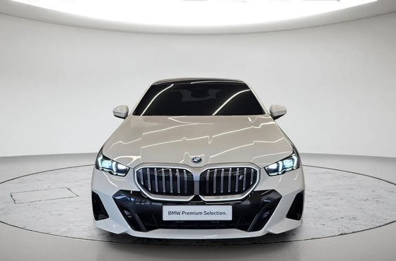 BMW i5 eDrive 40 M Sport — пробег 23 244 км — фото 3 из 5