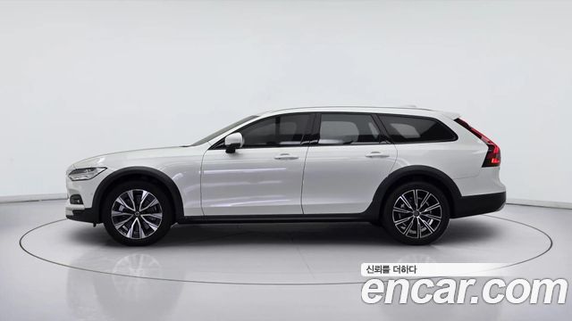Volvo V90 B5 Ultra AWD — пробег 5 681 км — фото 3 из 5