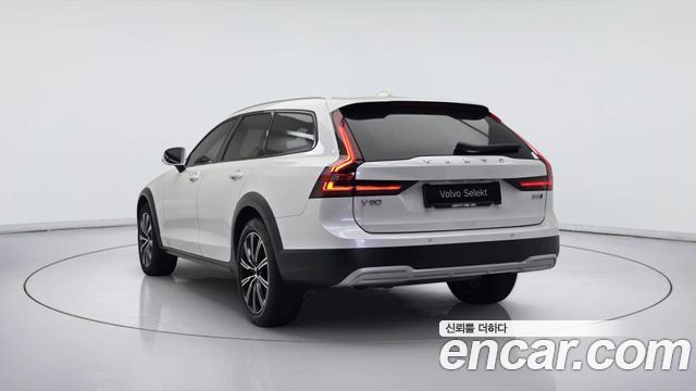 Volvo V90 B5 Ultra AWD — пробег 5 681 км — фото 4 из 5