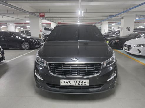 Kia Carnival 11-Seater Deluxe — пробег 219 274 км — фото 1 из 5