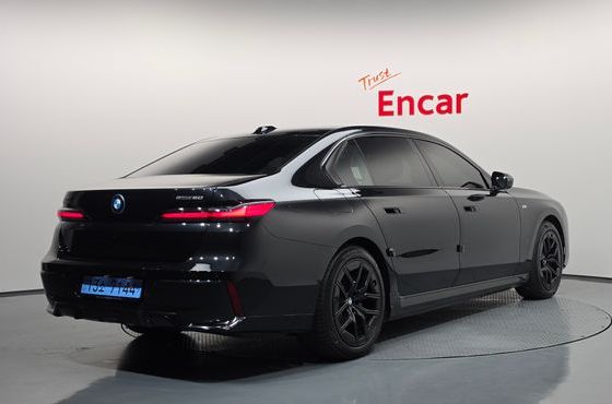 BMW i7 eDrive 50 M Sport — пробег 43 144 км — фото 2 из 5