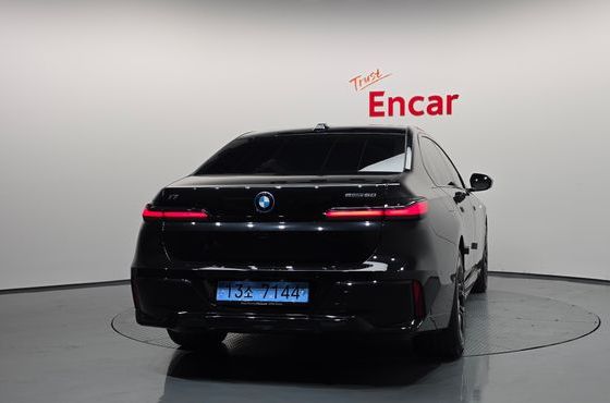 BMW i7 eDrive 50 M Sport — пробег 43 144 км — фото 4 из 5