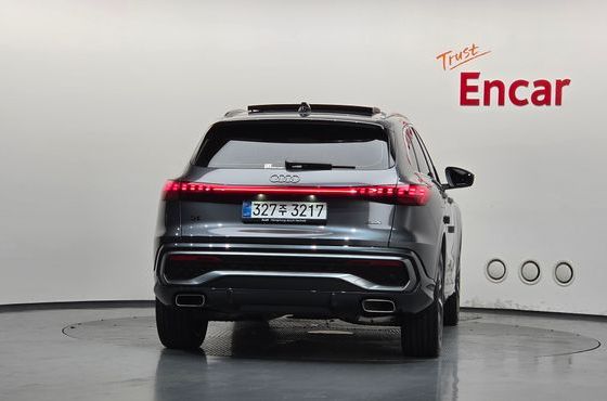 Audi Q5 40 TFSI Quattro S Line — пробег 4 689 км — фото 4 из 5