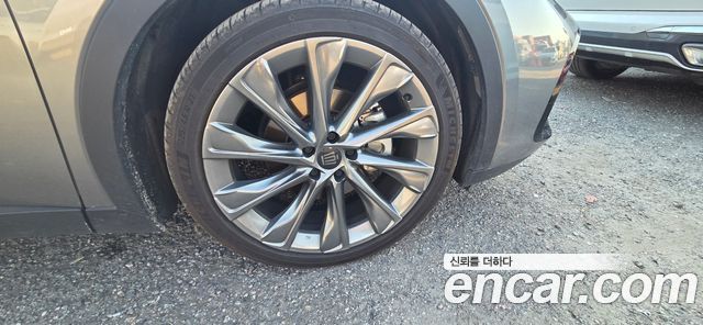 Toyota Crown 2.5 4WD Hybrid — пробег 23 000 км — фото 5 из 5