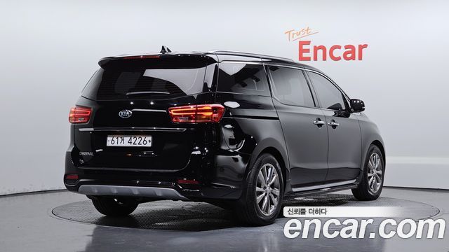 Kia Carnival из Кореи Encar