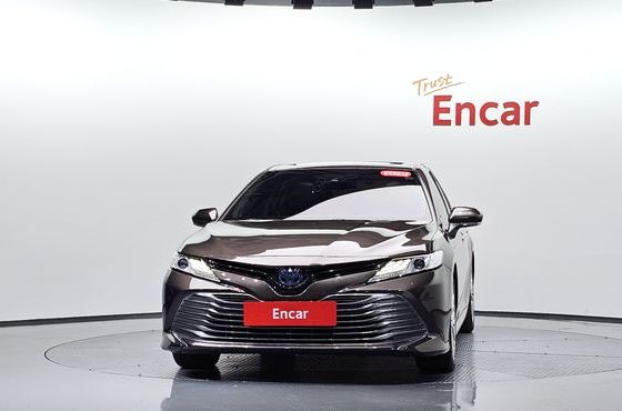 Toyota Camry 2.5 XLE Hybrid — пробег 76 847 км — фото 3 из 5