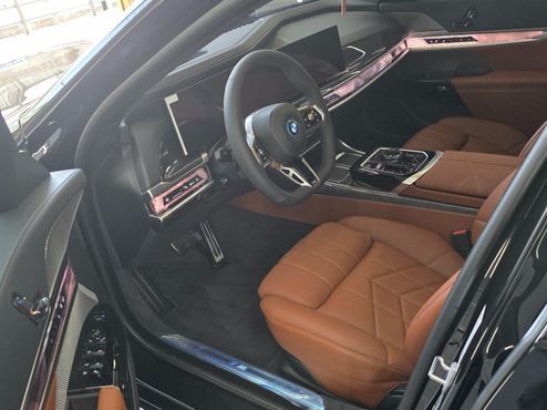 BMW i7 eDrive 50 M Sport — пробег 11 000 км — фото 4 из 4