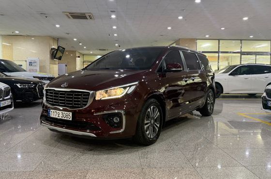 Kia Carnival 9-Seater Luxury — пробег 77 592 км — фото 1 из 5