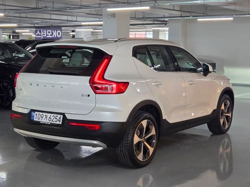 Volvo XC40 B4 Ultra Bright — пробег 236 км — фото 2 из 5
