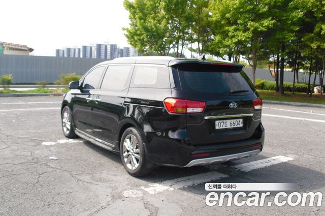 Kia Carnival 11-seater Noblesse — пробег 180 015 км — фото 3 из 5