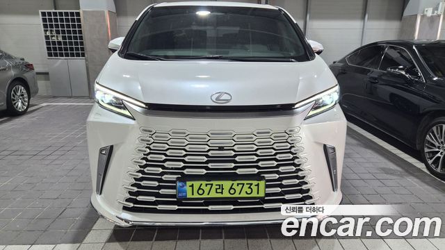 Lexus LM 500h Royal — пробег 7 581 км — фото 3 из 5