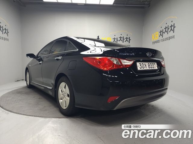 Hyundai Sonata 2.0 Smart — пробег 221 000 км — фото 4 из 5