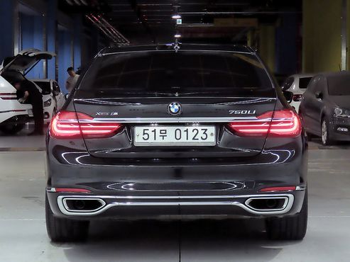 BMW 7-Series 750Li xDrive — пробег 216 063 км — фото 3 из 5