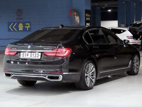BMW 7-Series 750Li xDrive — пробег 216 063 км — фото 4 из 5