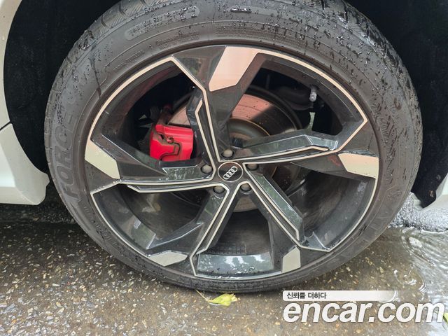 Audi Q8 55 TFSI Quattro Premium — пробег 34 700 км — фото 1 из 5