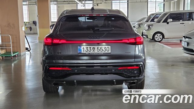 Audi Q5 45 TFSI Quattro Sportback S Line Black Edition — пробег 36 км — фото 3 из 5